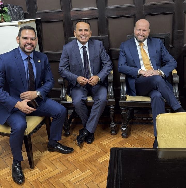 Empresário Ernildo Júnior recebe medalha de mérito na Câmara do Rio de Janeiro