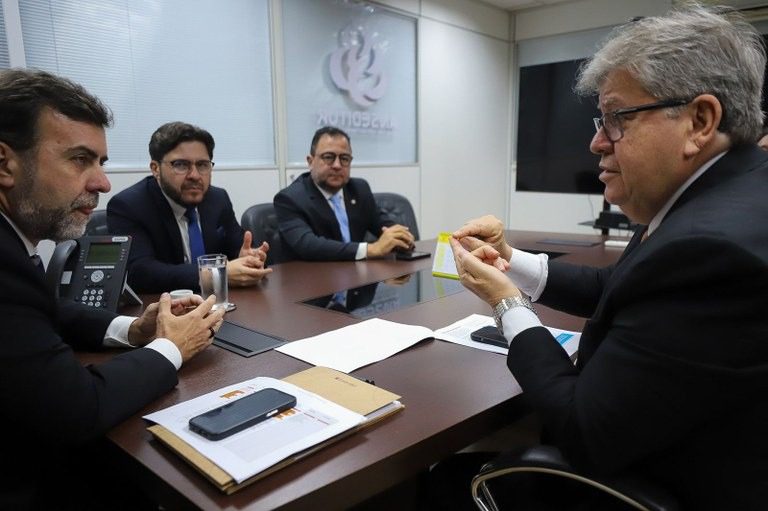 João Azevêdo participa de audiências em ministérios sobre investimentos em diversas áreas na Paraíba