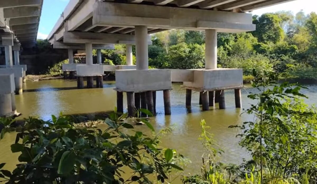 Ponte sobre o Rio Paraíba, na BR-101, em Santa Rita. (foto: reprodução/Youtube/ João da Tarrafa)