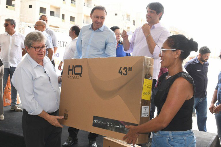 Governador entrega 192 apartamentos com ampla área de lazer e assegura moradia digna a famílias de João Pessoa