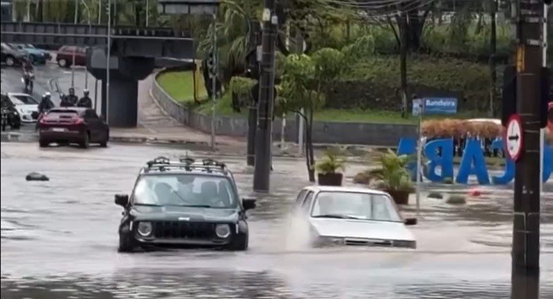 Fiat Uno ultrapassa Renegade após enchente: por que isso acontece?