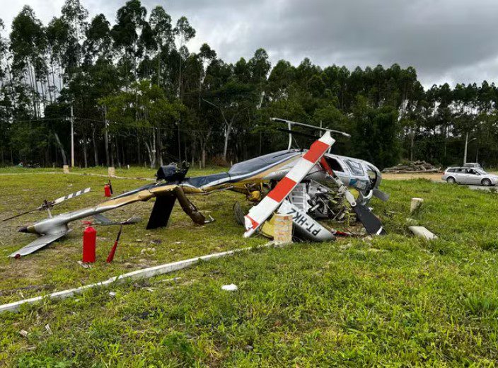 helicóptero, cai, pessoas