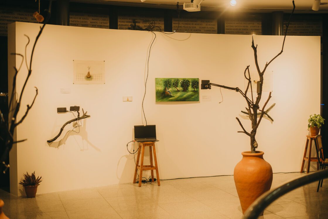 exposição, entre telas, museu