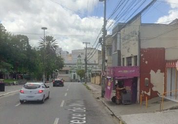 Motociclista morre após colidir com fiteiro em Campina Grande