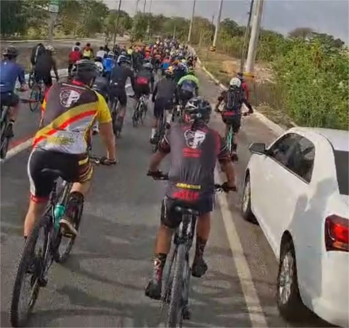 Ciclistas fazem protesto em João Pessoa após atropelamento e morte na faixa preferencial