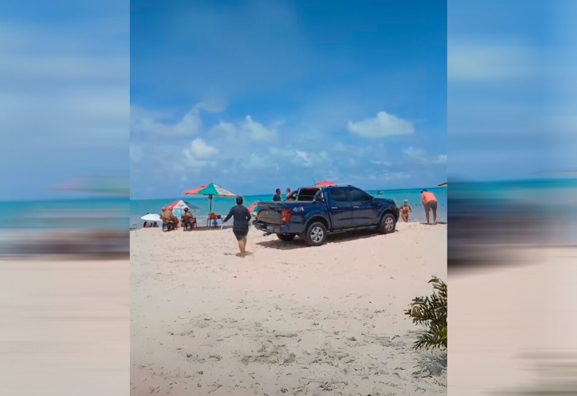 Caminhonete invade areia de praia no Bessa e gera revolta de banhistas e moradores; confira vídeo