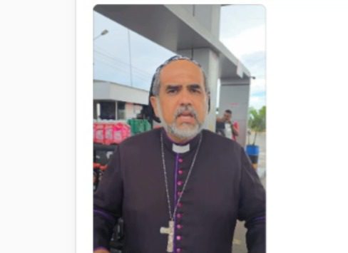 Padre Kelmon denuncia cobrança extra ao abastecer em posto na Paraíba : "60 centavos a mais, por litro, no cartão de crédito"