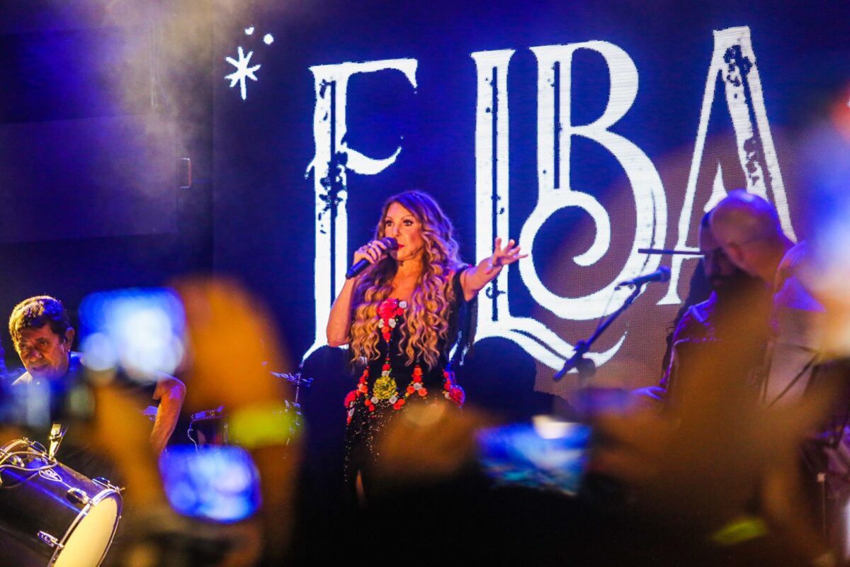 Elba Ramalho comanda o show de abertura do Carnaval 2025