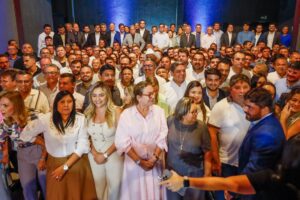 João Azevêdo promoveu almoço com prefeitos e deputados que compõem sua base. Foto: Assessoria