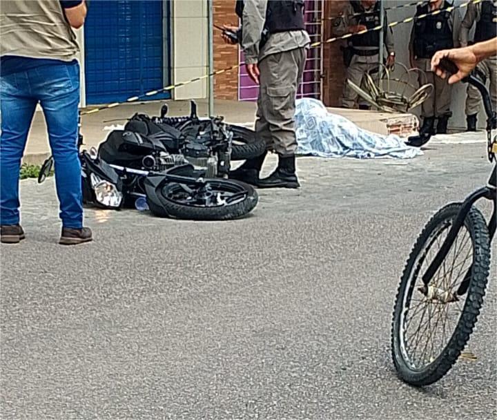 Um rapaz de apenas 25 anos morreu após sofrer um grave acidente de moto na manhã de hoje (1) na Rua do Rio